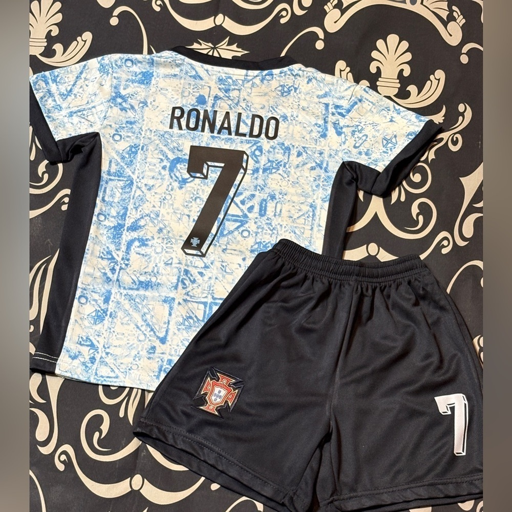 RONALDO KIDS BLUE SOCCER JERSEY - YOUTH SIZE 26 AGE 8-9 NEW WITH TAGS - Picture 4 of 5